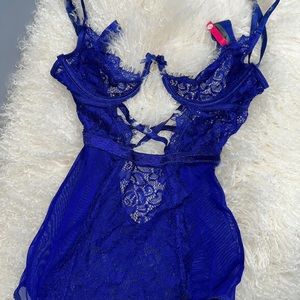 Royal. Lue chemise underwire bra attached size medium
